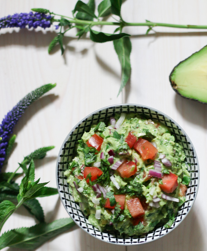 The utterly perfect, bewilderingly simple, tastiest Guacamole EVER!!!