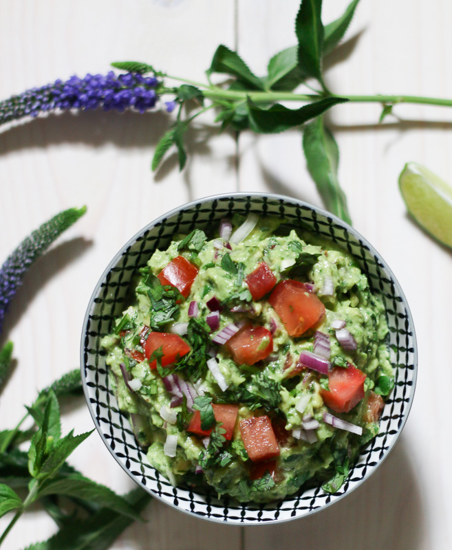 The utterly perfect, bewilderingly simple, tastiest Guacamole EVER!!!